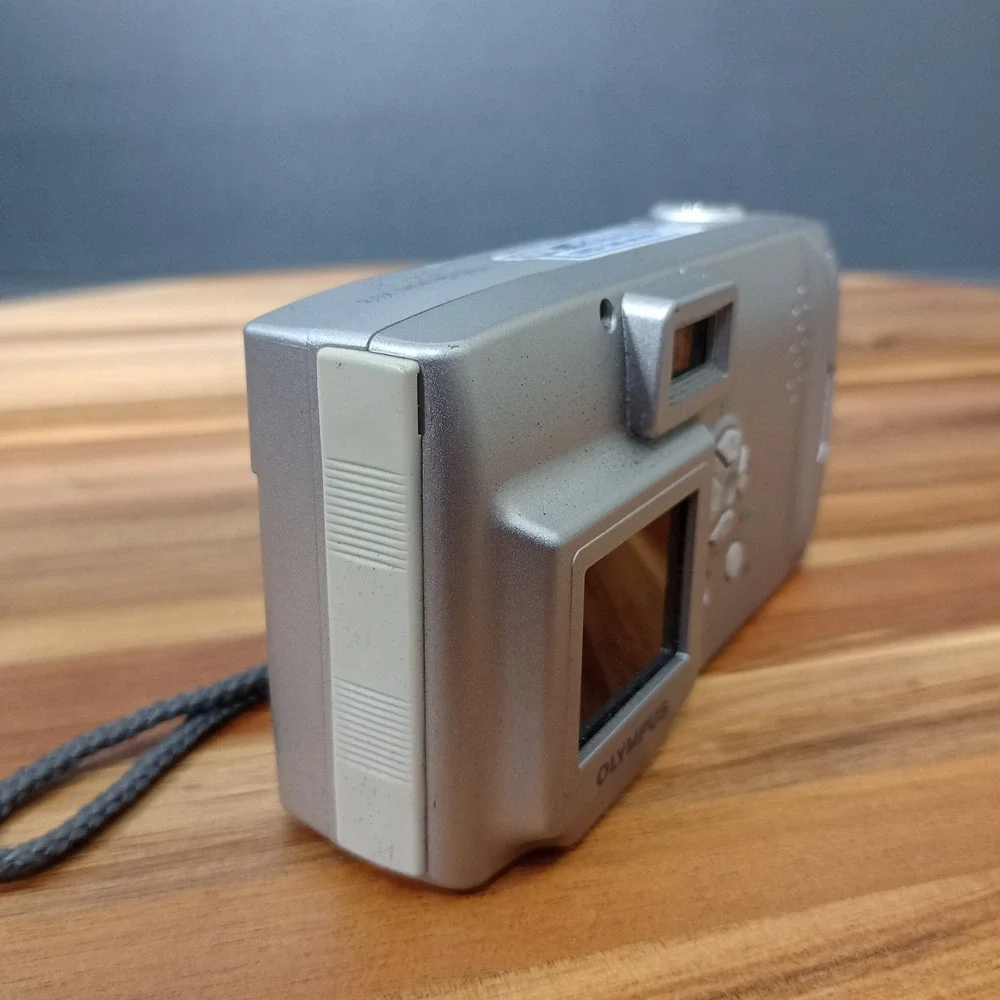 Olympus Camedia D-370 1.3MP Digital Point & Shoot‎ Camera UNTESTED PARTS REPAIR